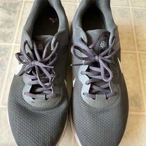 Nike revolution Gray Running Shoes 3728-004